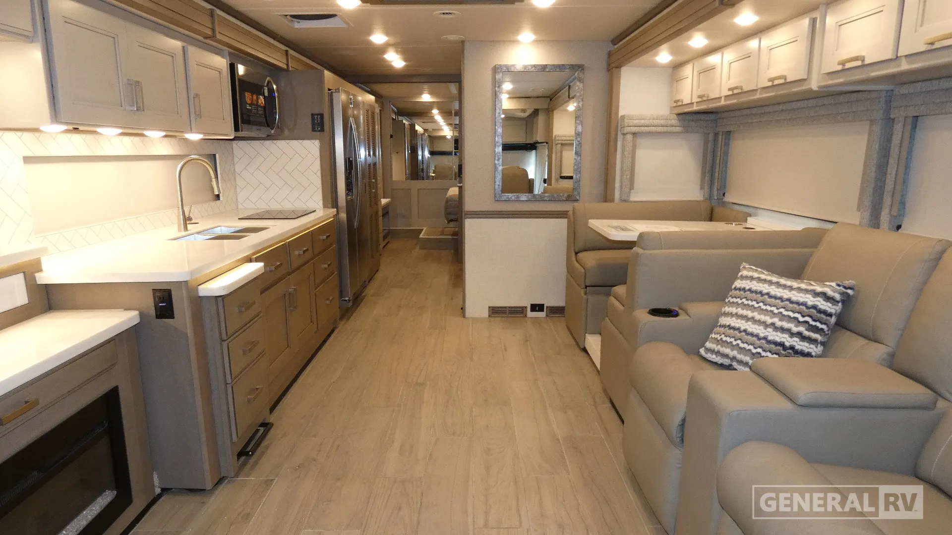 2026 Thor Motor Coach Aria 3702 - Photo 3