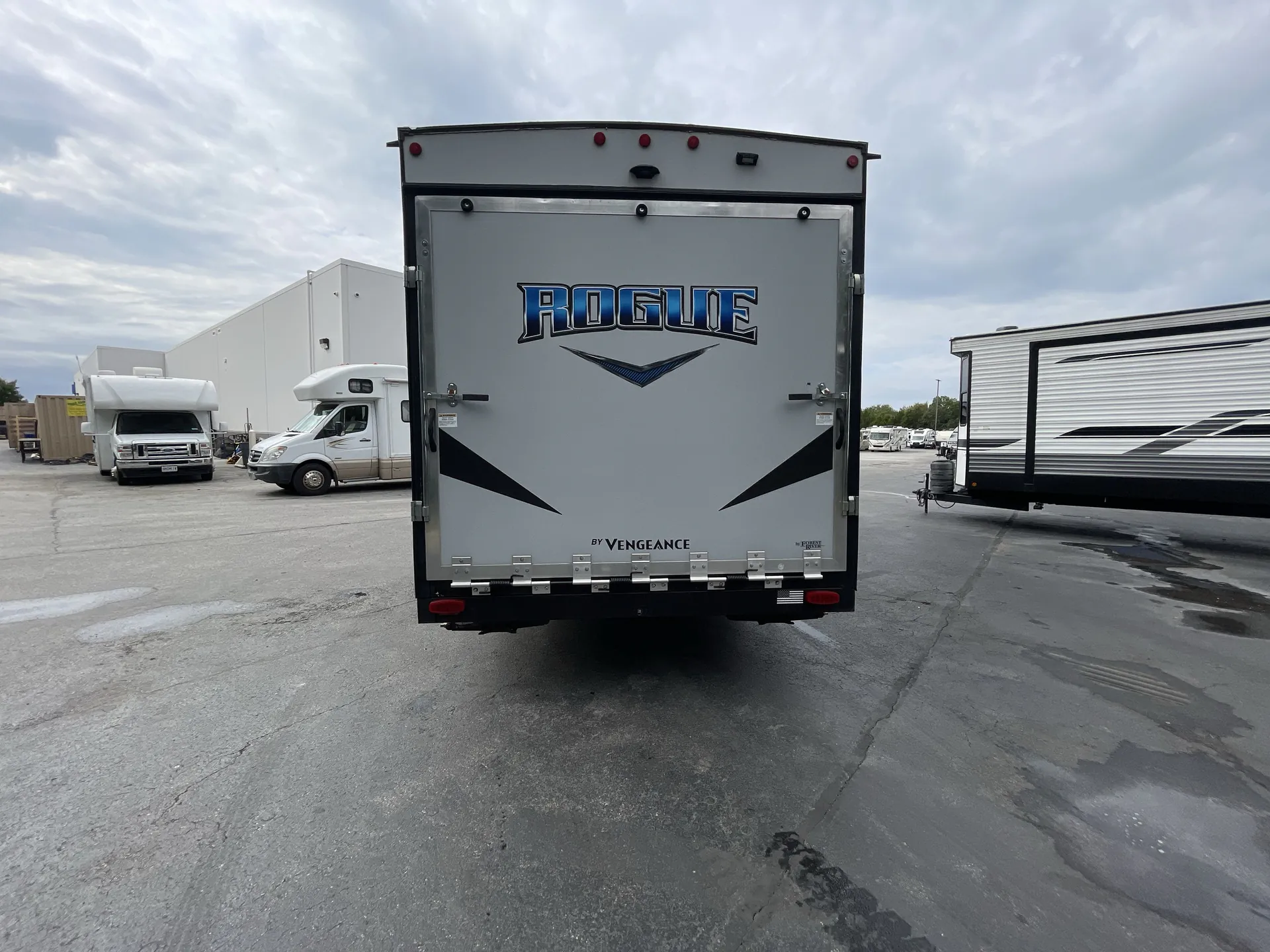 2021 Forest River Vengeance Rogue 25V — backside