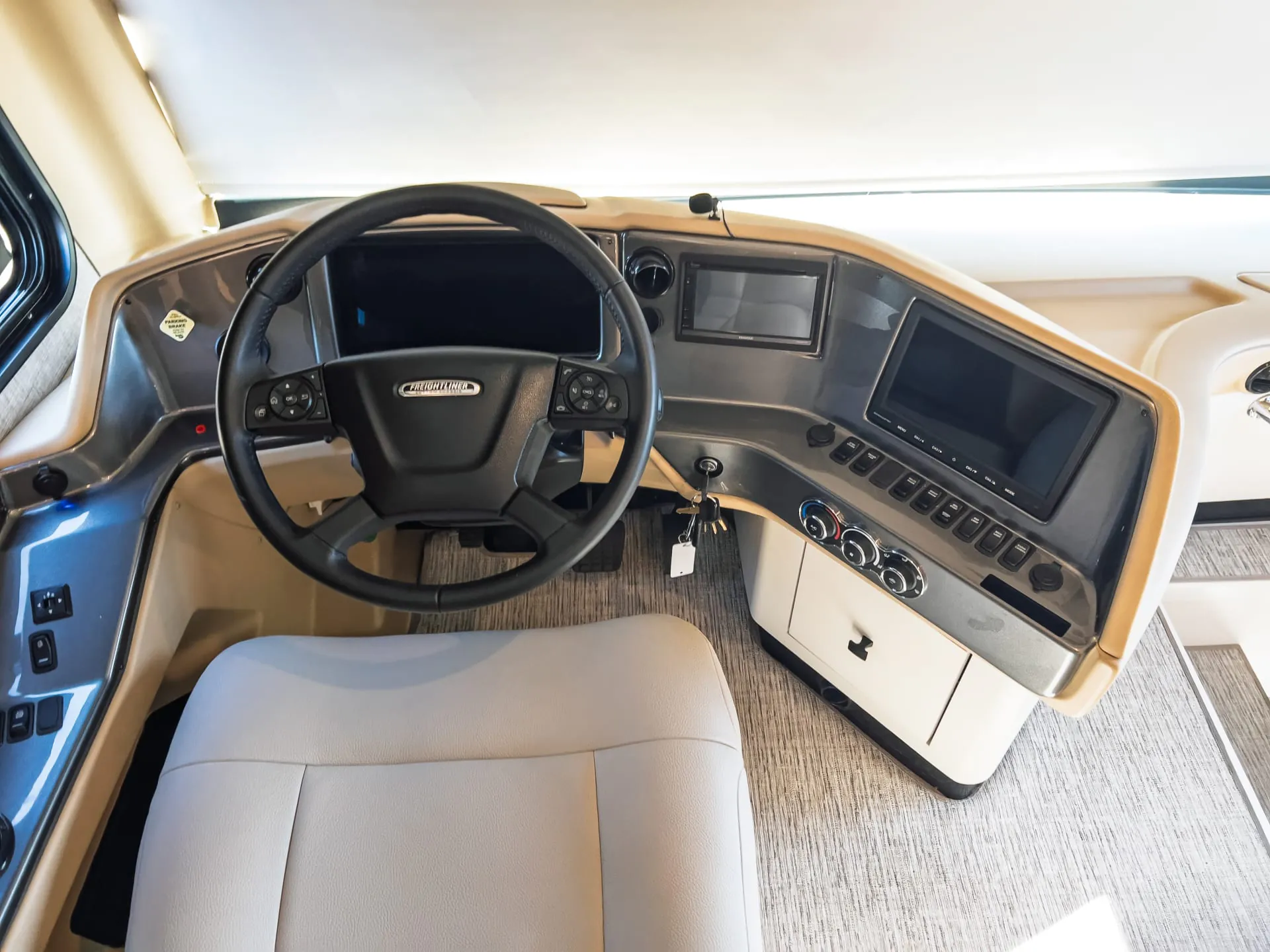 2025 Tiffin Phaeton 35 CH - Photo 3