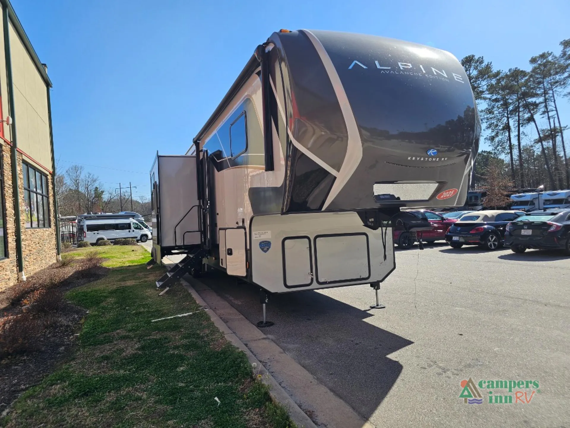 2025 Keystone Avalanche 380LT - Photo 2