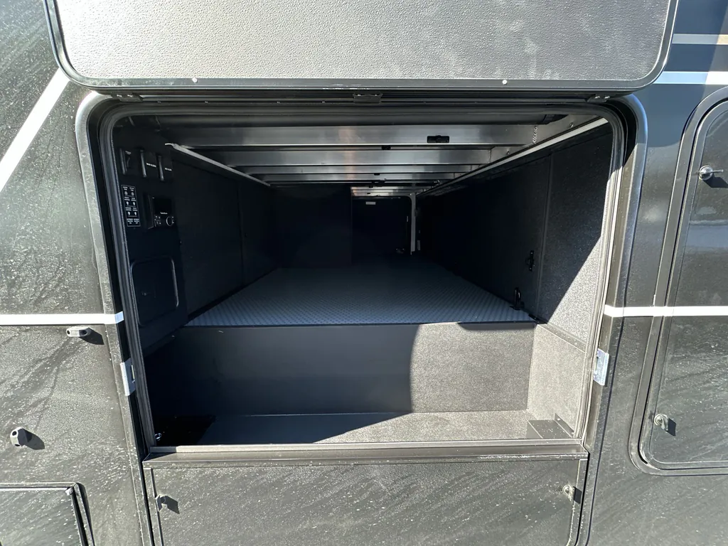 2026 Brinkley Model G 3520, Photos photo 6
