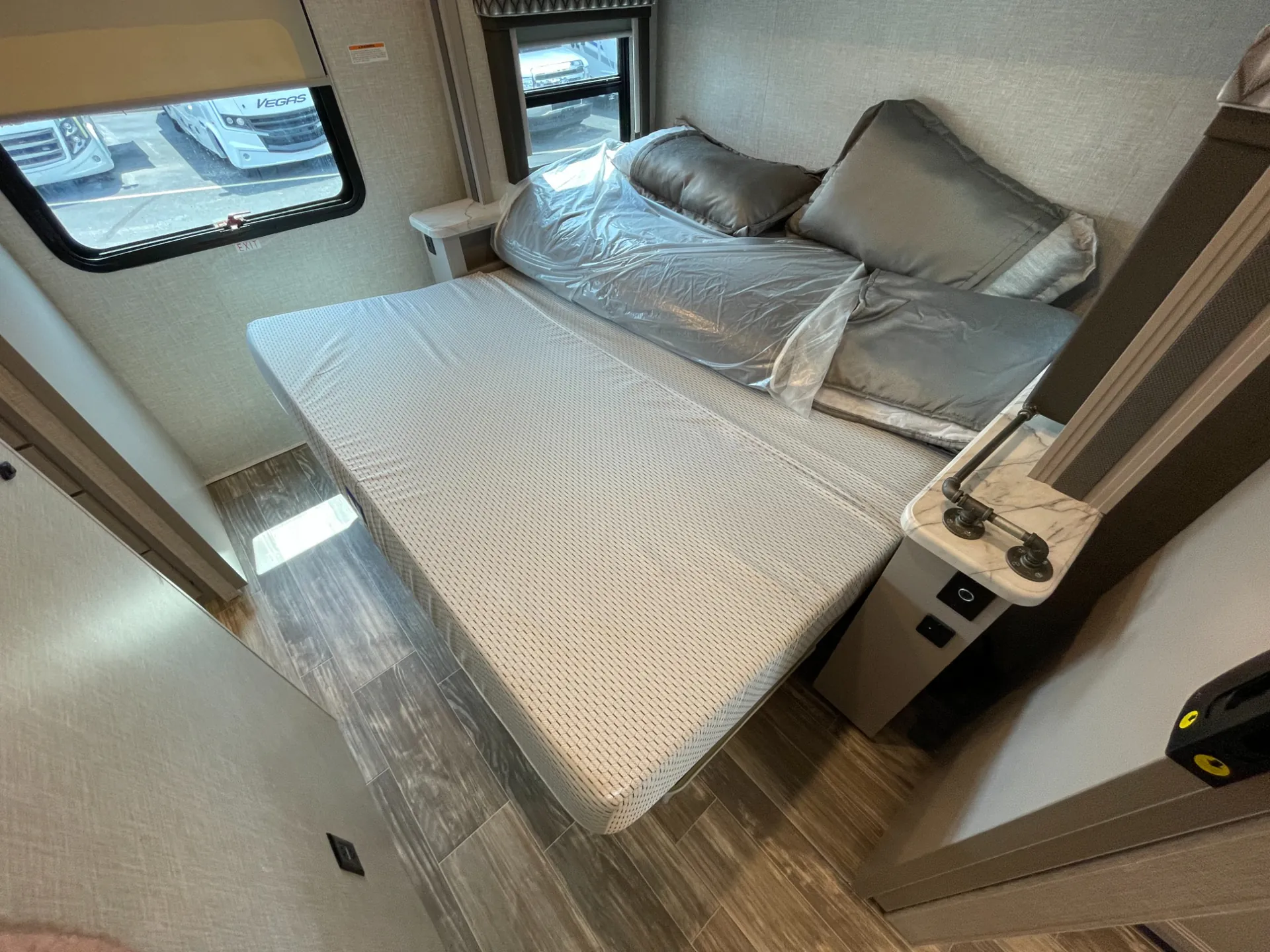 2023 Thor Motor Coach Hurricane 31C - Photo 4