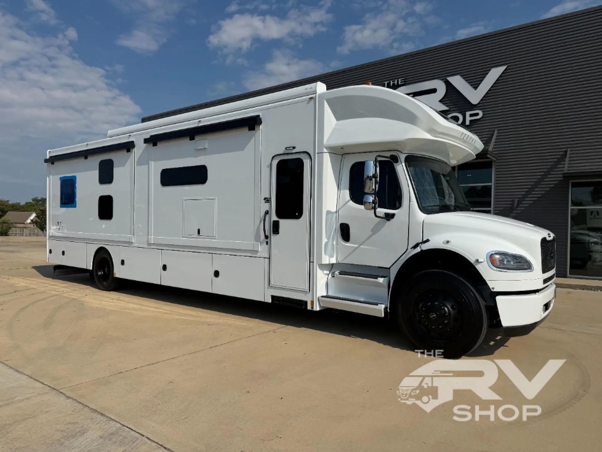 2027 Renegade RV Verona 40VTB - Photo 2
