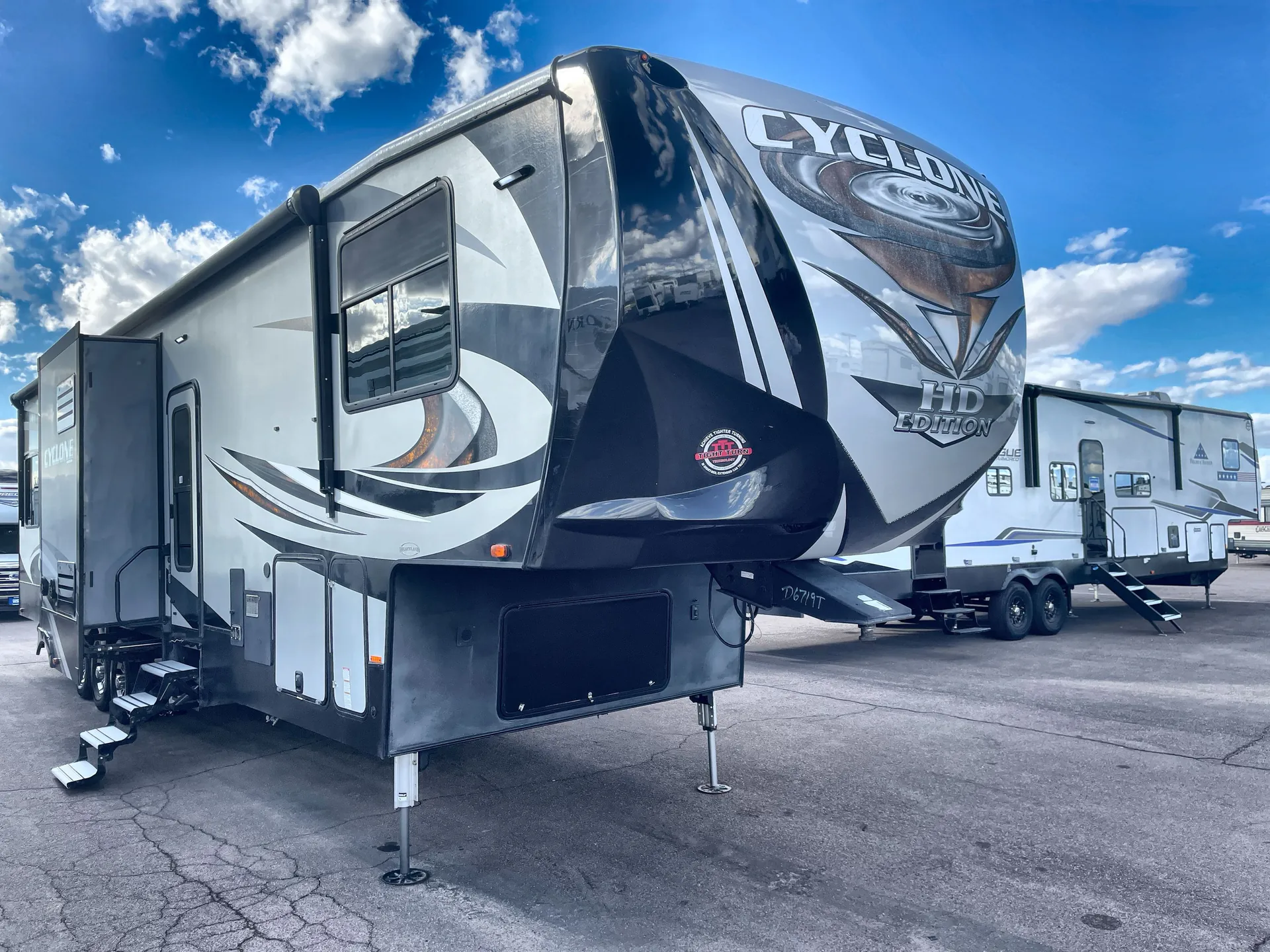 2018 Heartland Cyclone 4113 - Photo 2