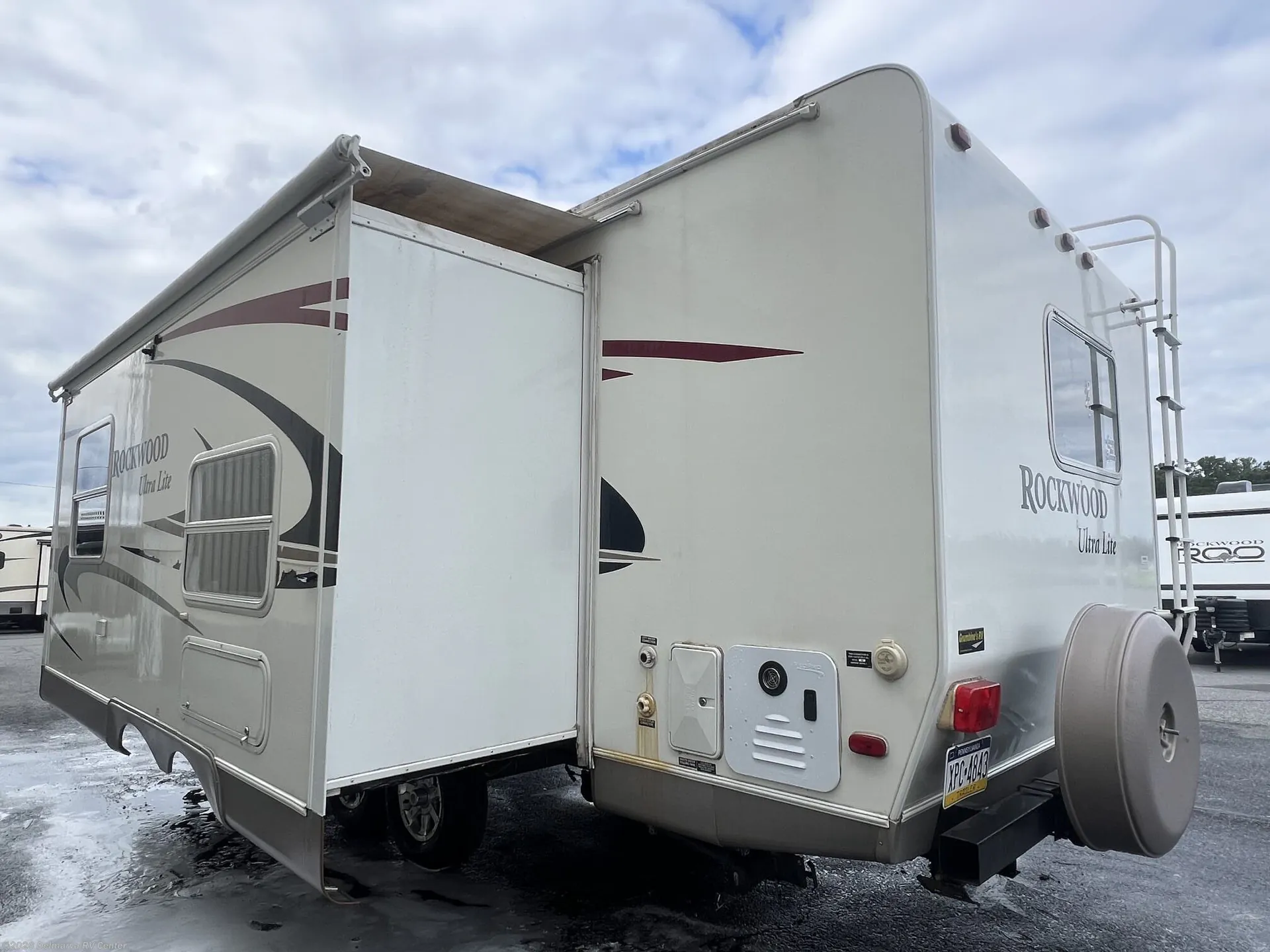 2009 Forest River Rockwood Ultra Lite 2501S - Photo 4