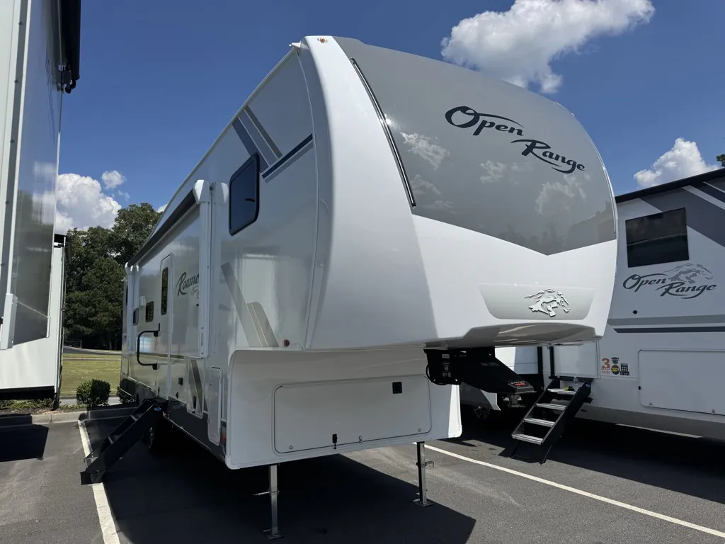 2026 Highland Ridge Roamer Light Duty 28DBSS dealer photo 1 from Open Roads Complete RV