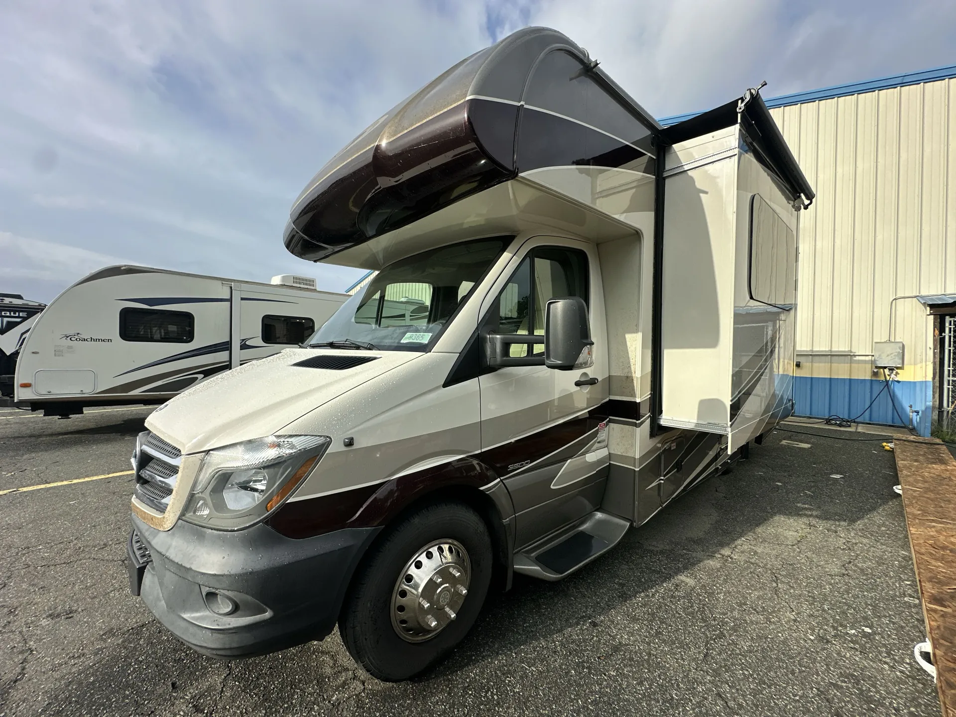 2016 Forest River Sunseeker MBS 2400R — off campside