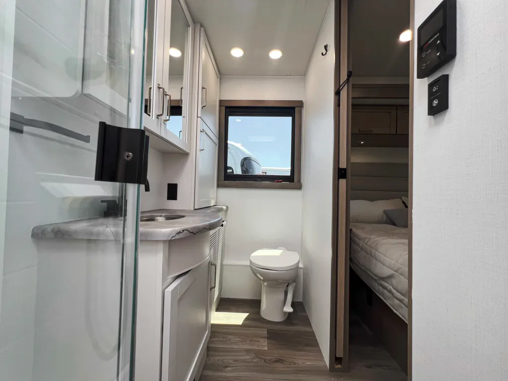 2027 Entegra Coach Vision XL 36C, Photos photo 23