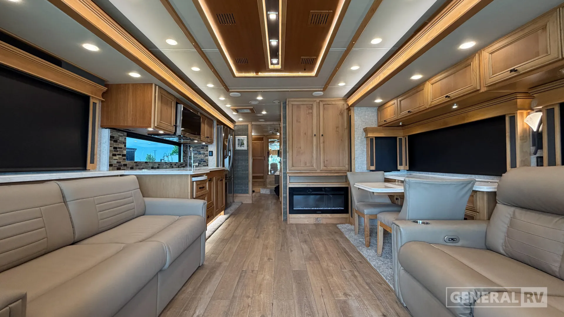 2023 Tiffin Phaeton 36 SH - Photo 3