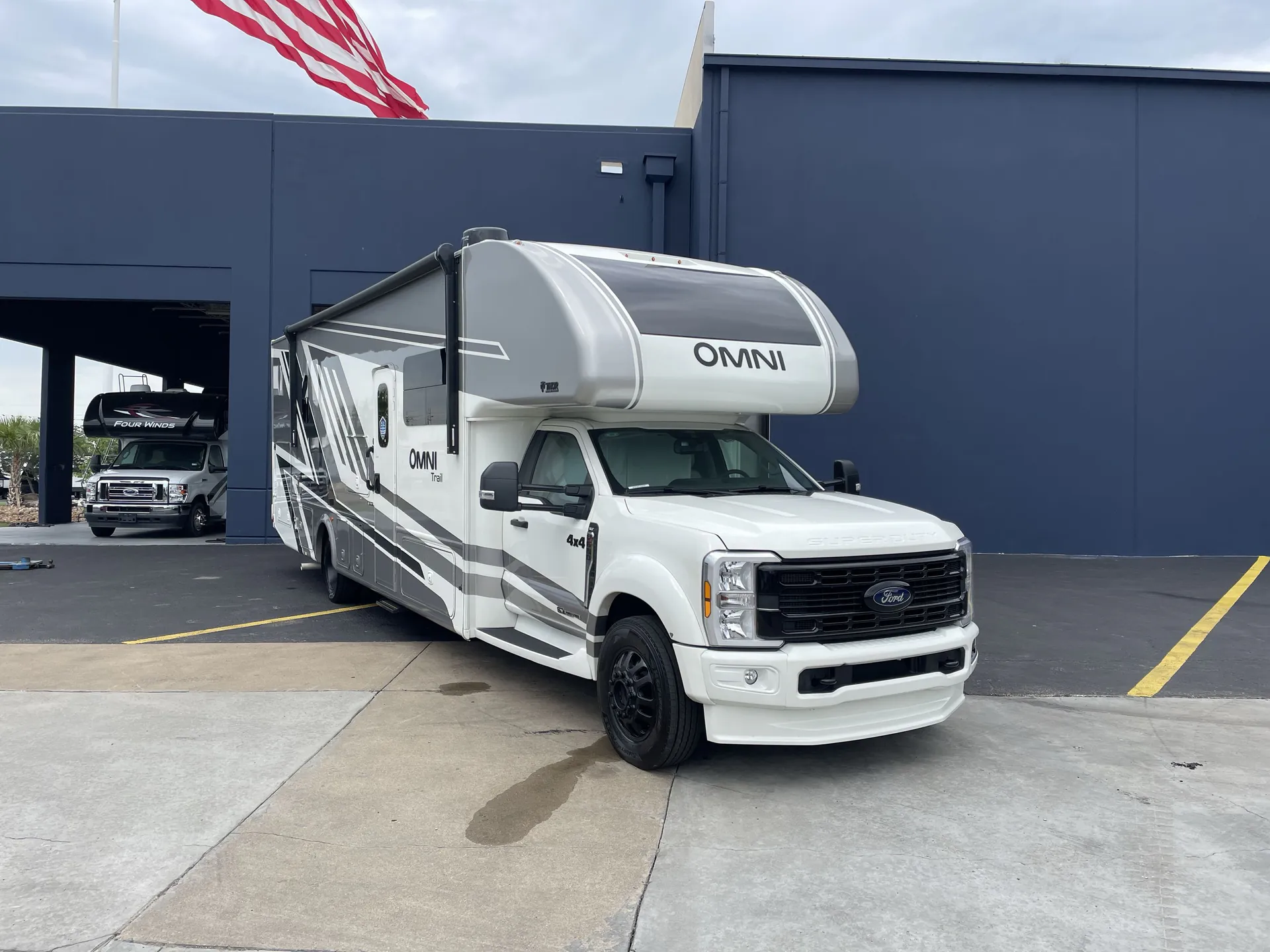 2026 Thor Motor Coach Omni Trail R36 - Photo 2