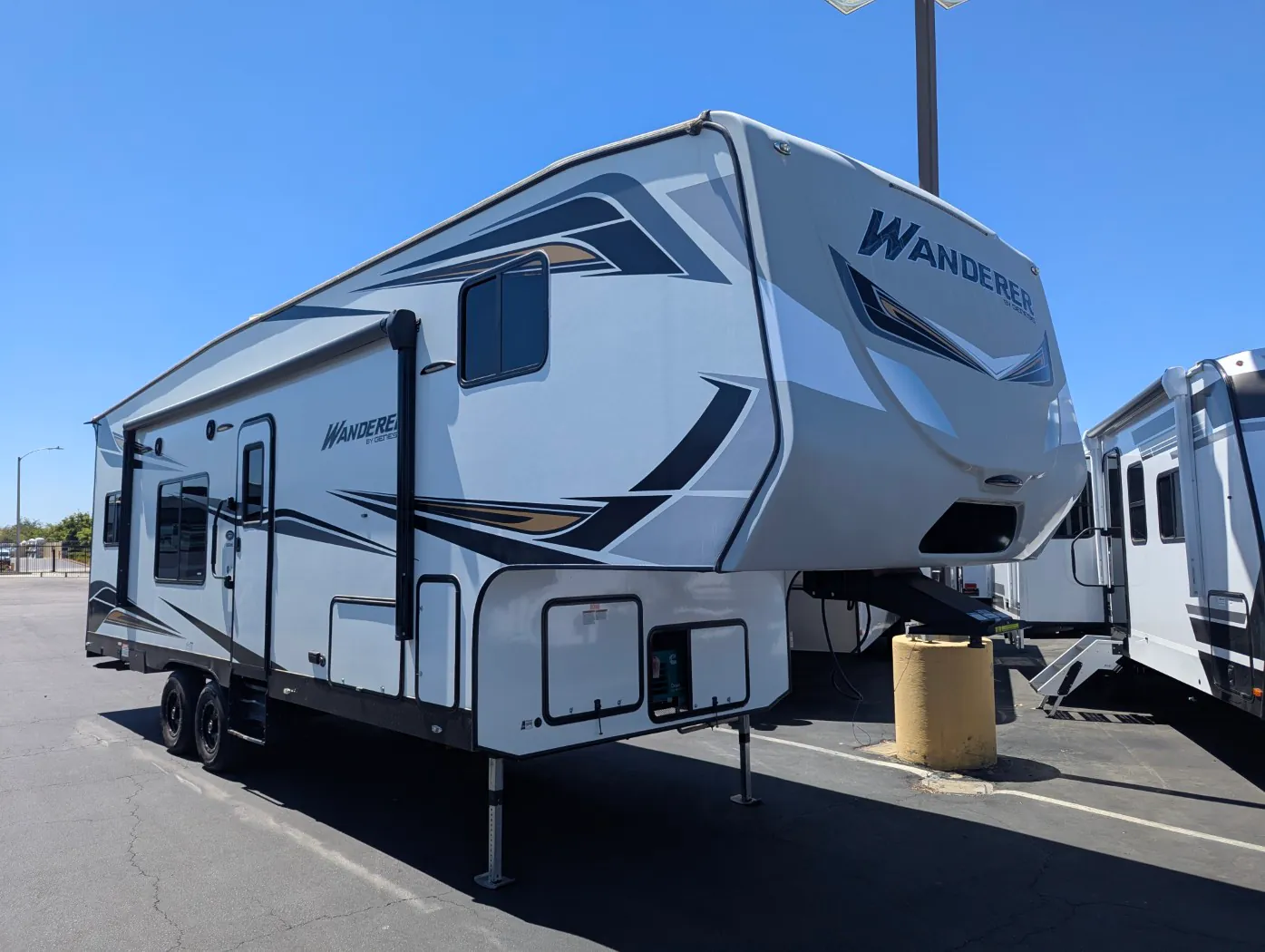 2022 Genesis Supreme Wanderer 28SAWL - Photo 2