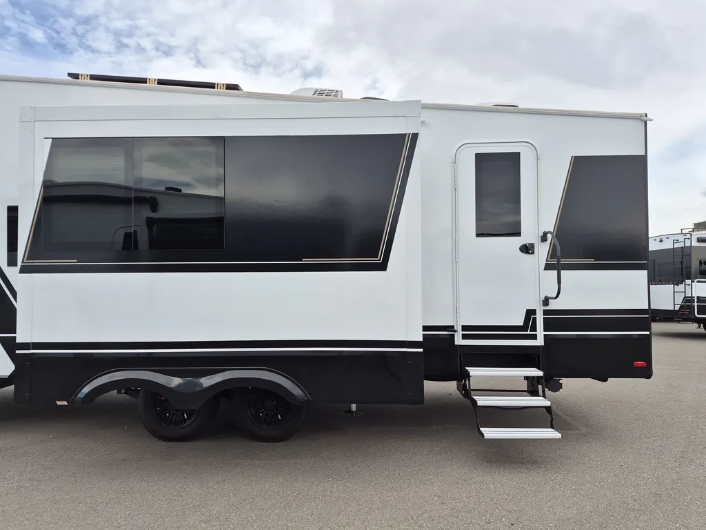 2026 Brinkley Model Z 2810, Photos photo 13