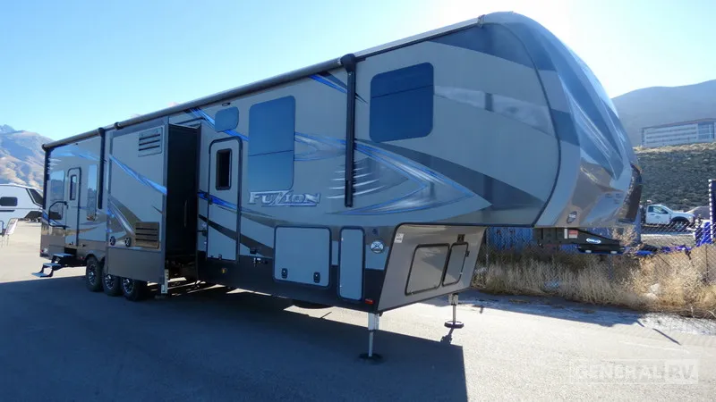 2017 Keystone Fuzion 423-3S - Photo 2
