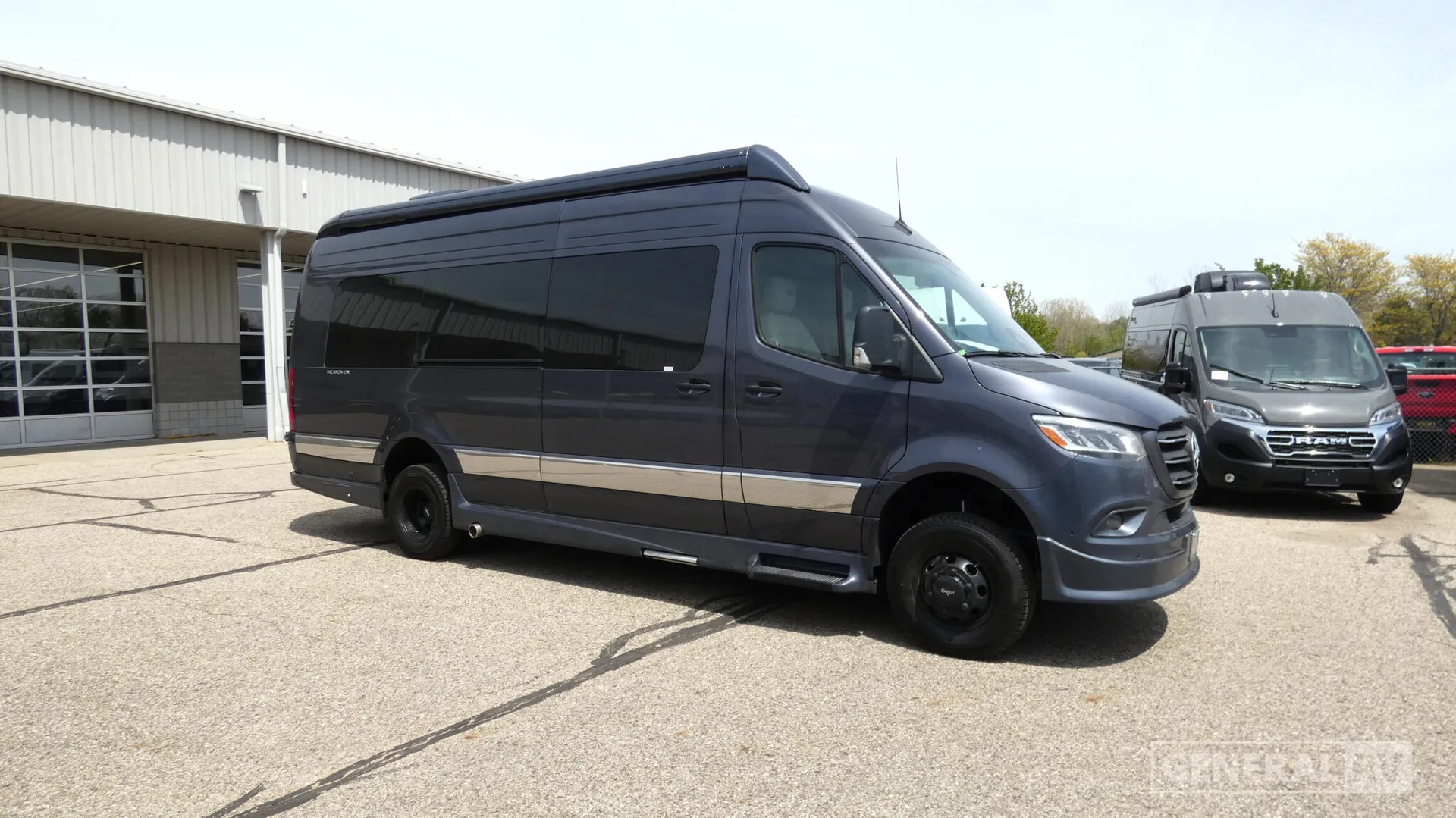2027 Grech Motors Vacanza-ion 24AWD - Photo 2