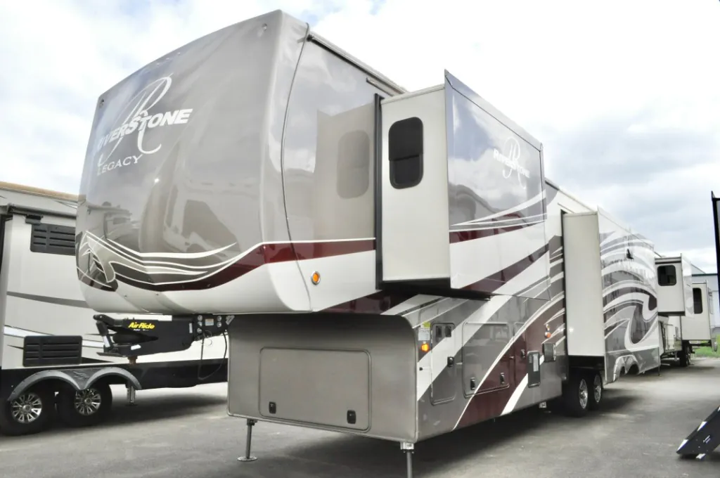 2019 Forest River Riverstone Legacy 38MB - Photo 3