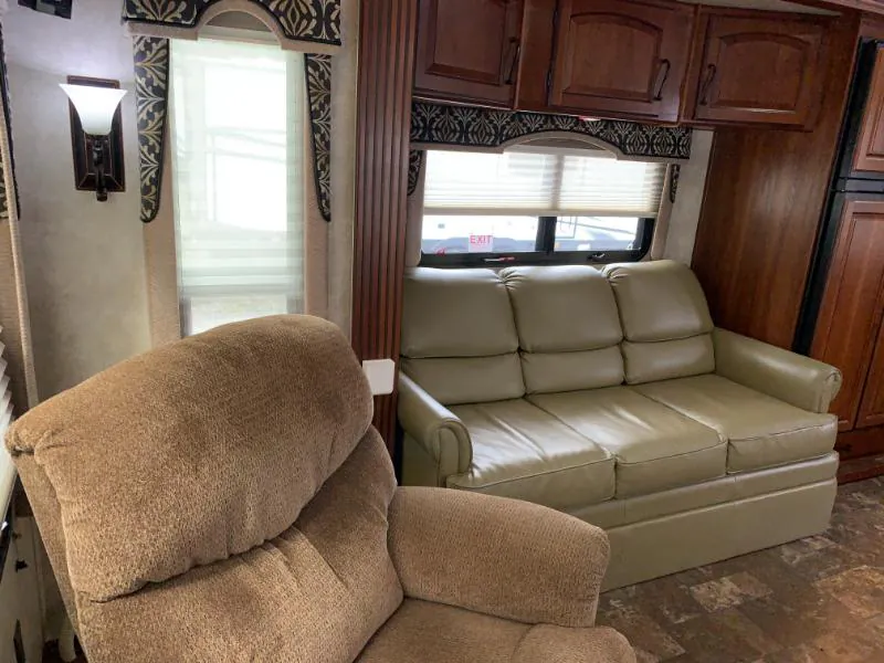 2014 Keystone Montana 3100RL, Photos photo 11