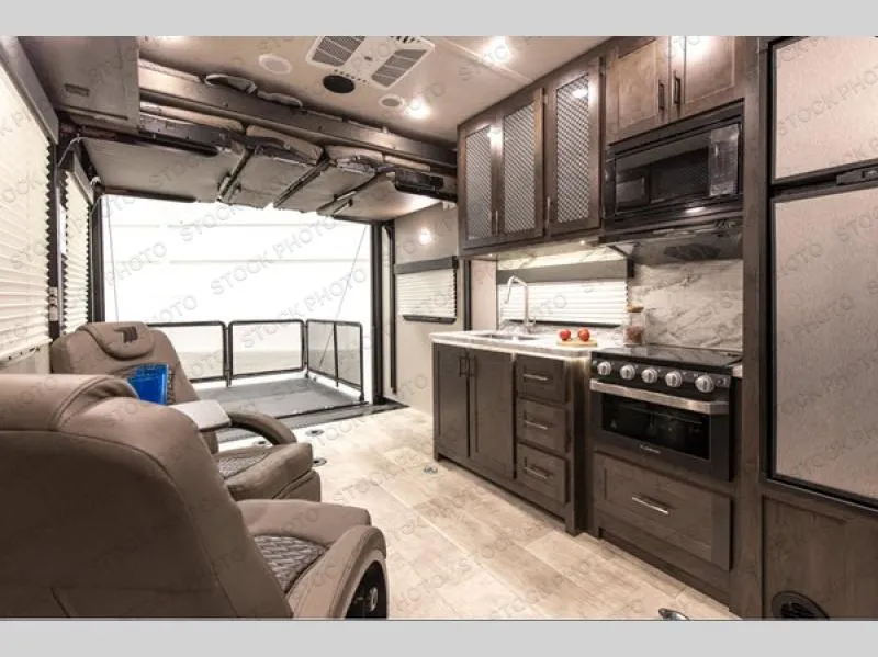 2021 Grand Design Momentum G-Class 21G - Photo 4