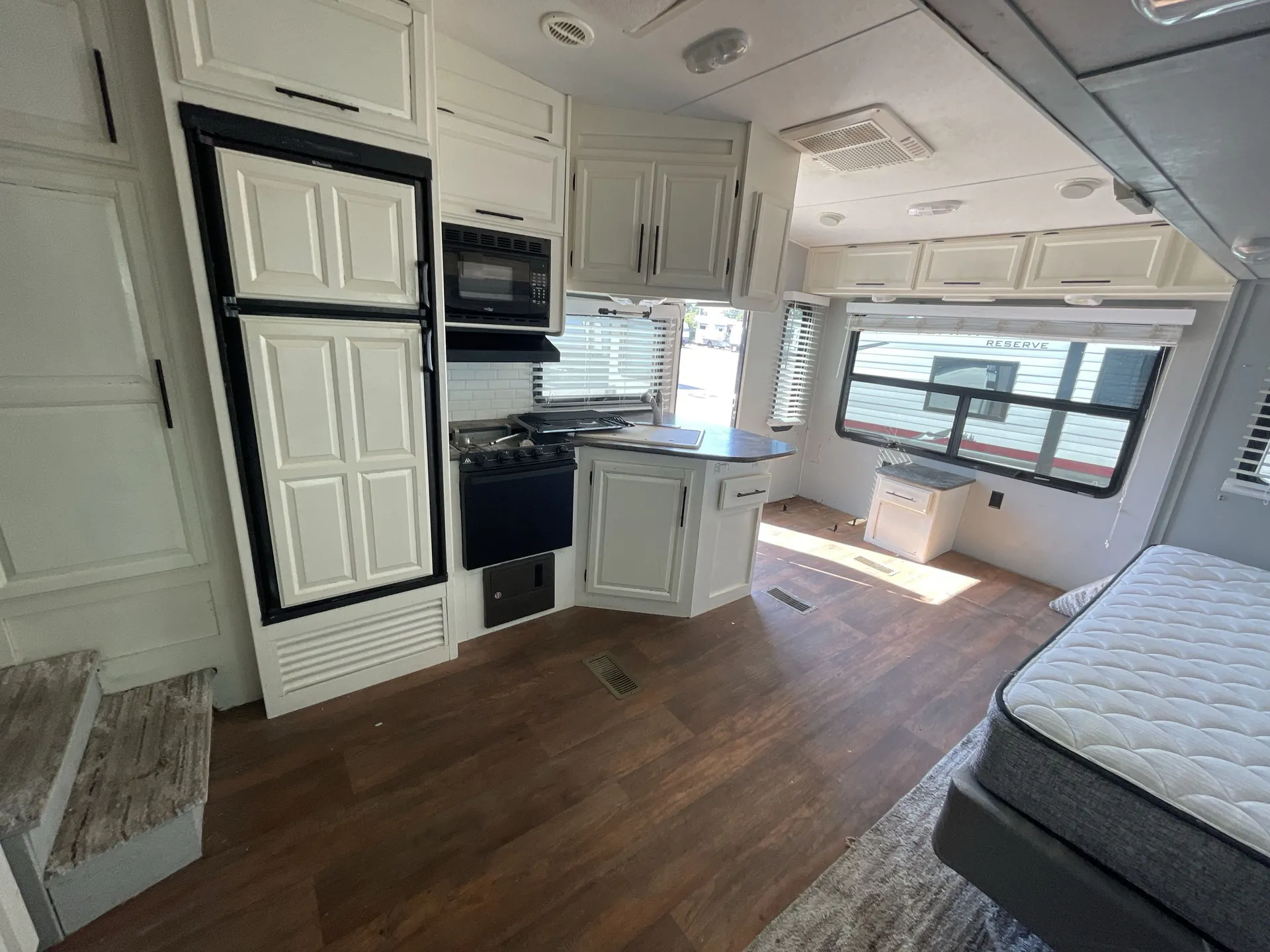 2015 Keystone Cougar Half-Ton 277RLSWE — living area main