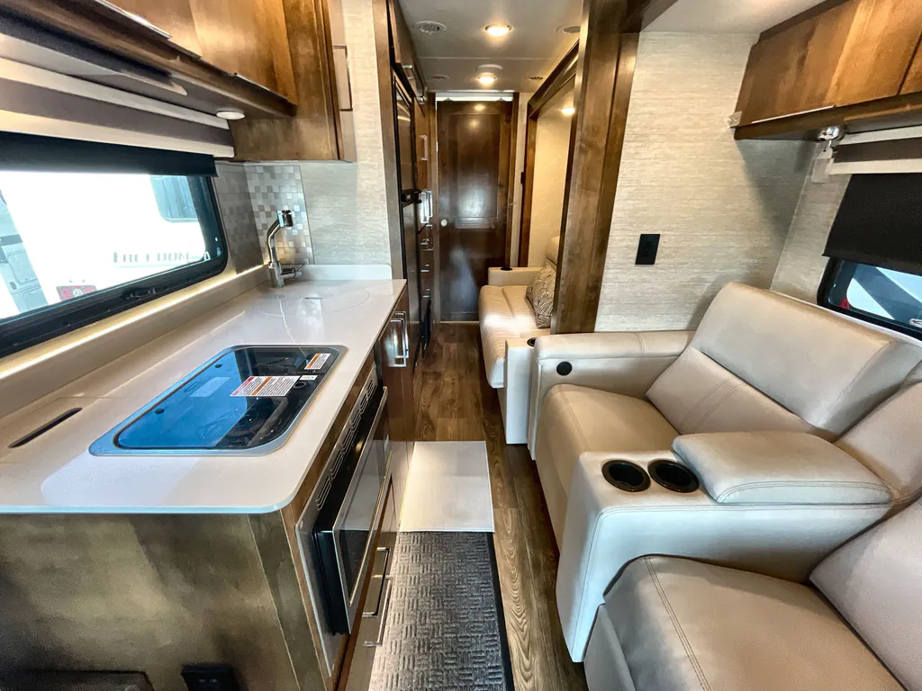 2020 Tiffin Wayfarer 25 RW, Photos photo 2