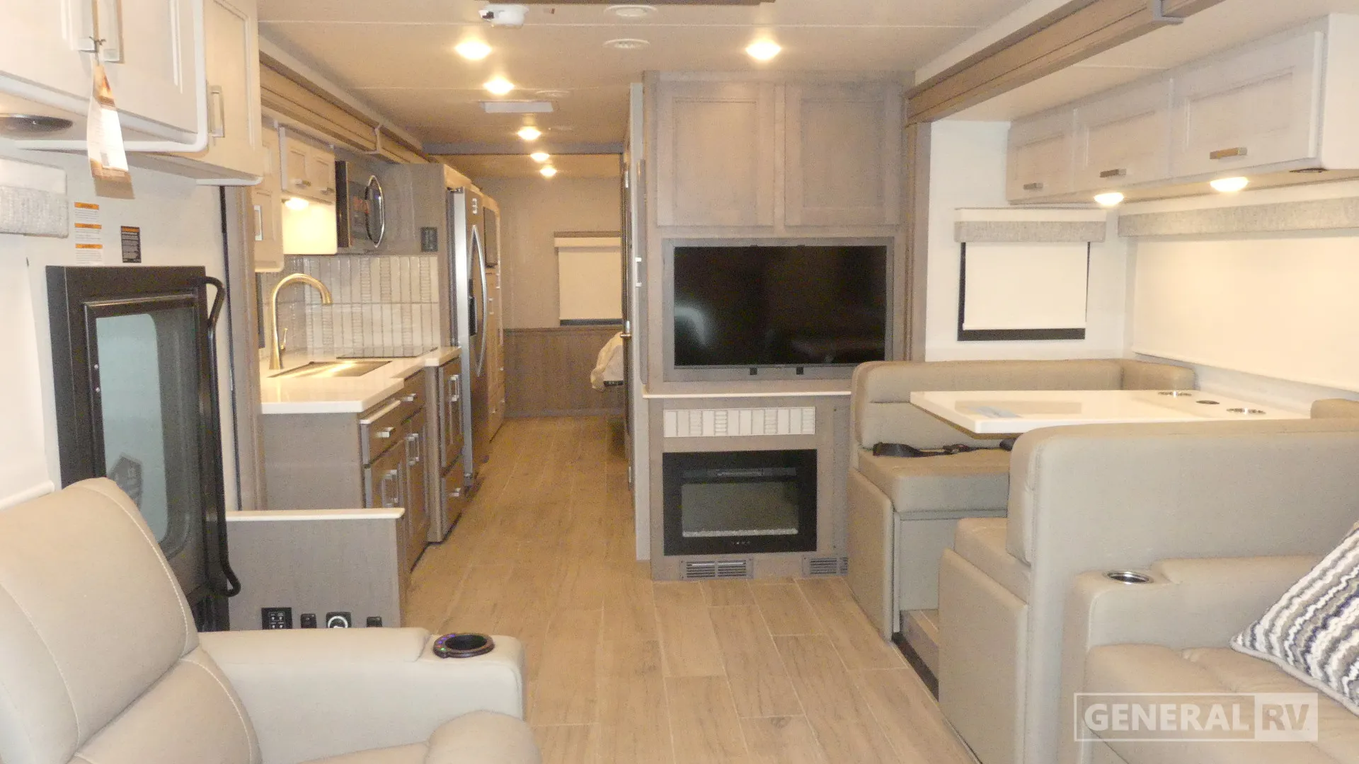 2026 Thor Motor Coach Pasadena SV 38FX - Photo 3