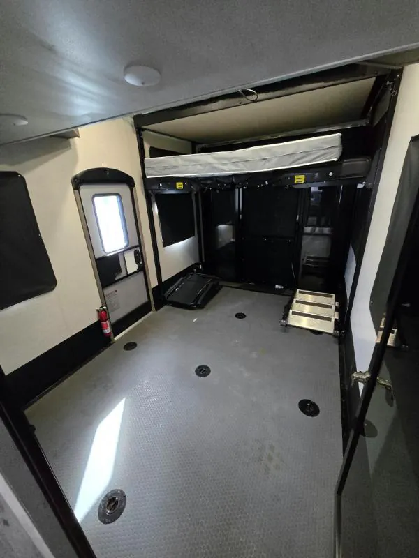 2021 Keystone Raptor 423, Photos photo 13