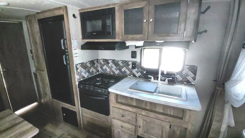 2019 Palomino Puma XLE Lite 22RBC, Photos photo 12