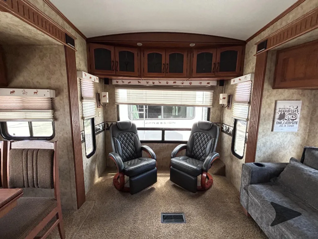 2012 Keystone Montana 3100RL, Photos photo 6