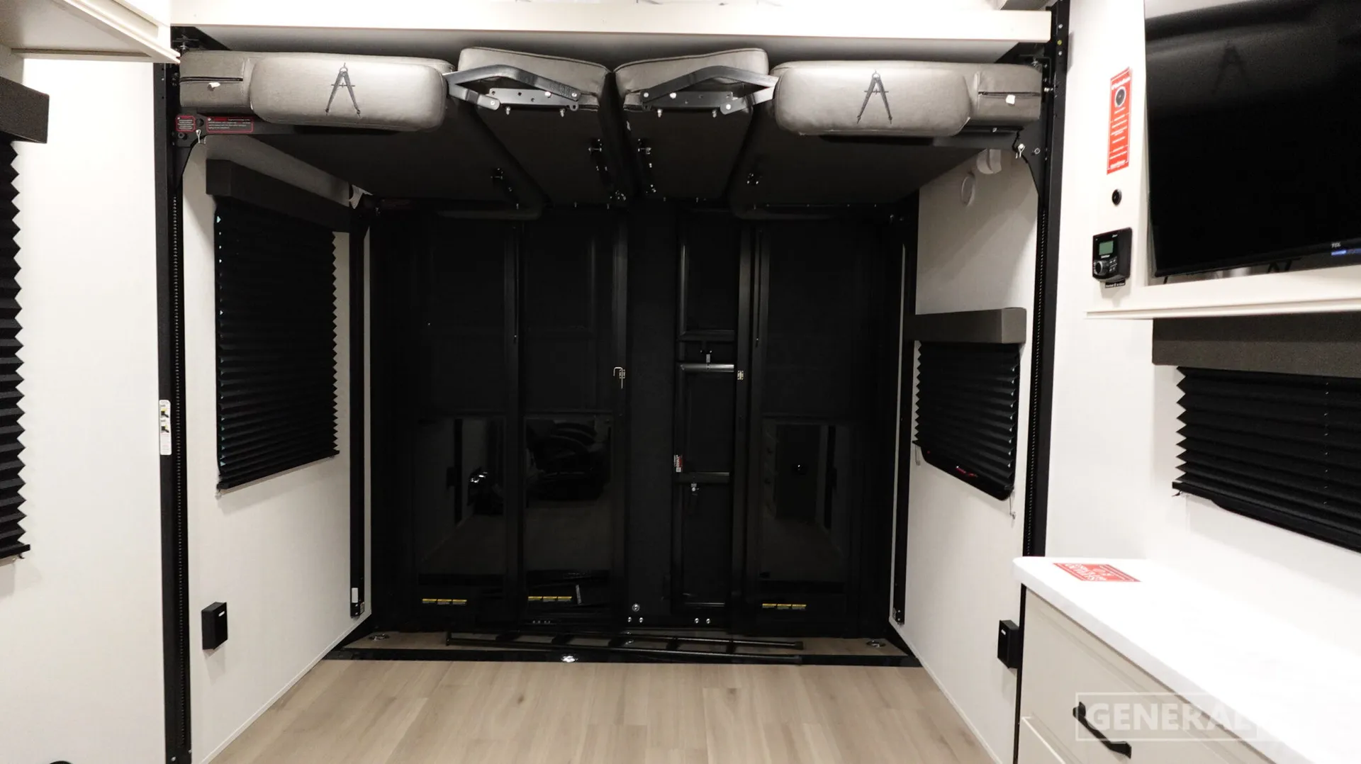 2026 Grand Design Momentum G-Class 27G - Photo 3