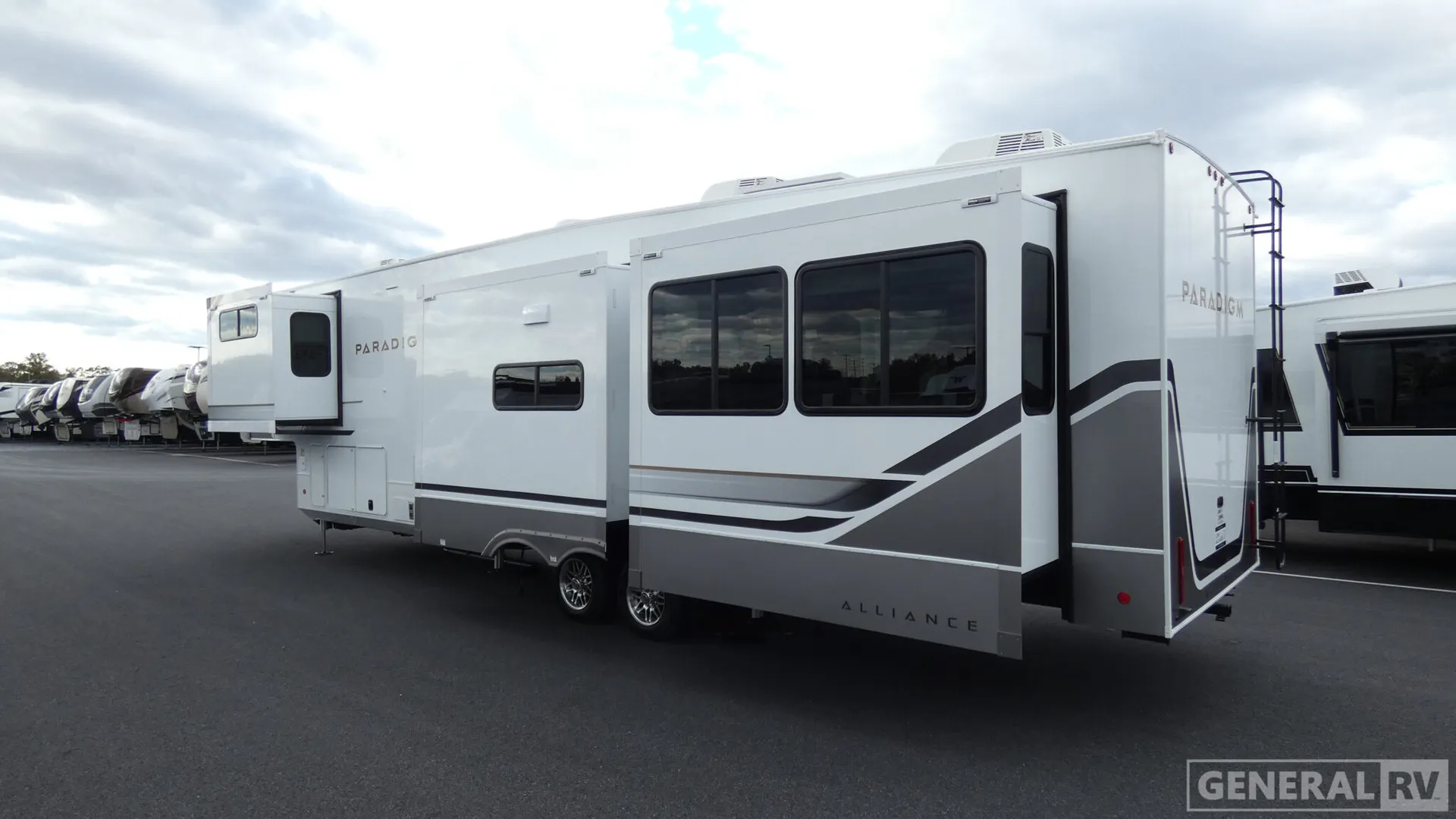 2026 Alliance RV Paradigm 375RD - Photo 4