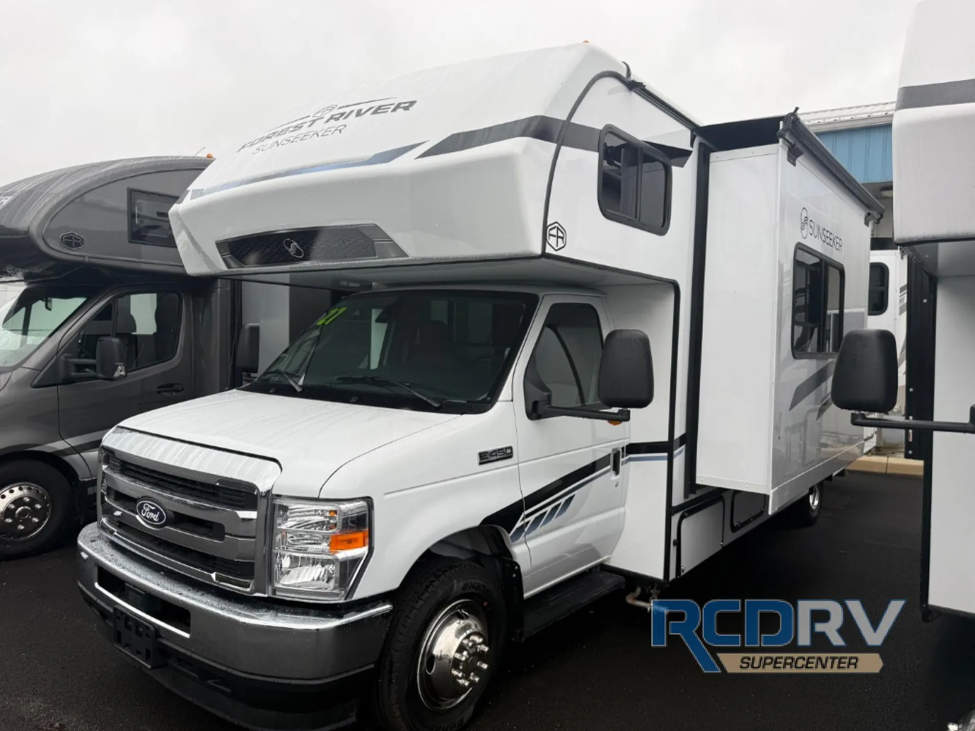2027 Forest River Sunseeker 2860DS - Photo 3