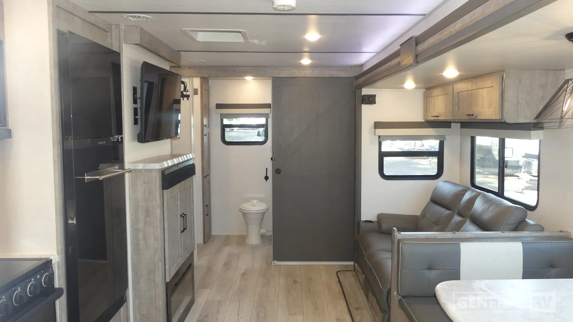 2023 Forest River Grand Surveyor 267RBSS - Photo 3