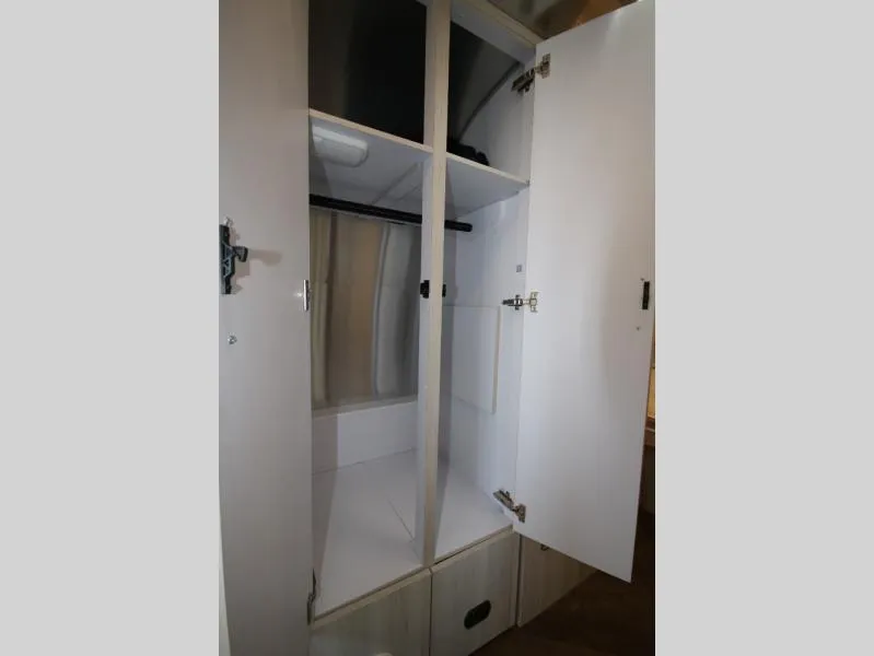 2025 Airstream International 27FB - Photo 4