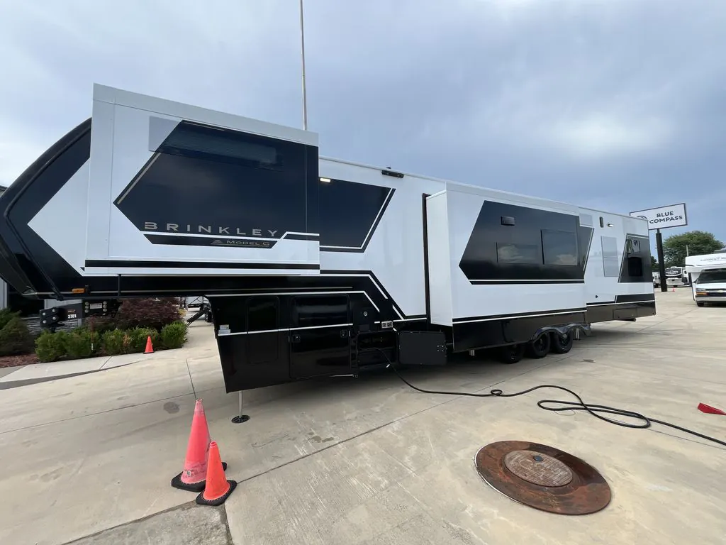 2027 Brinkley Model G 4170, Photos photo 4