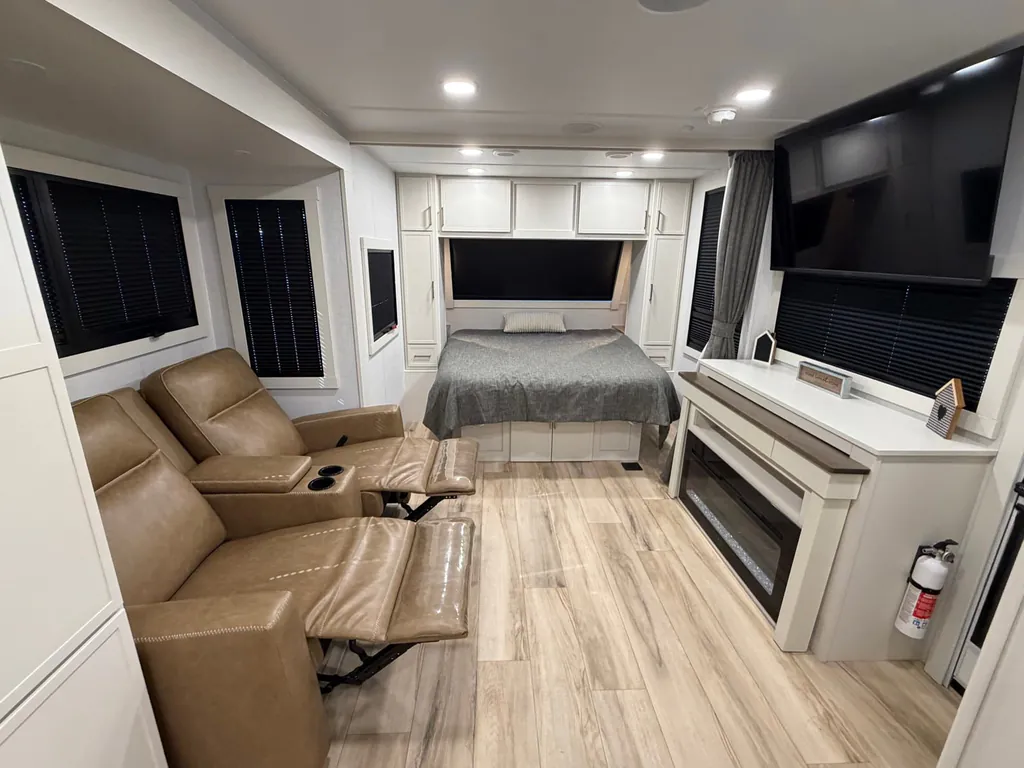 2026 Brinkley Model I 235, Photos photo 20