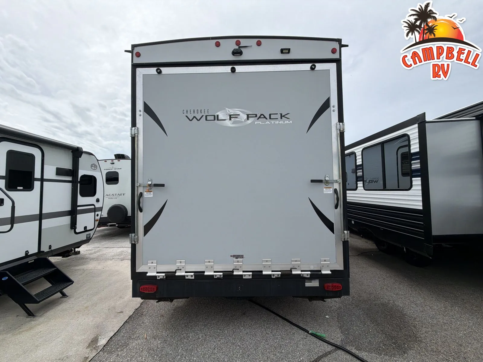 2022 Forest River Cherokee Wolf Pack 315PACK12 — Photo 6