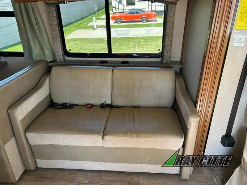 2017 Fleetwood Flair 31W - Photo 2