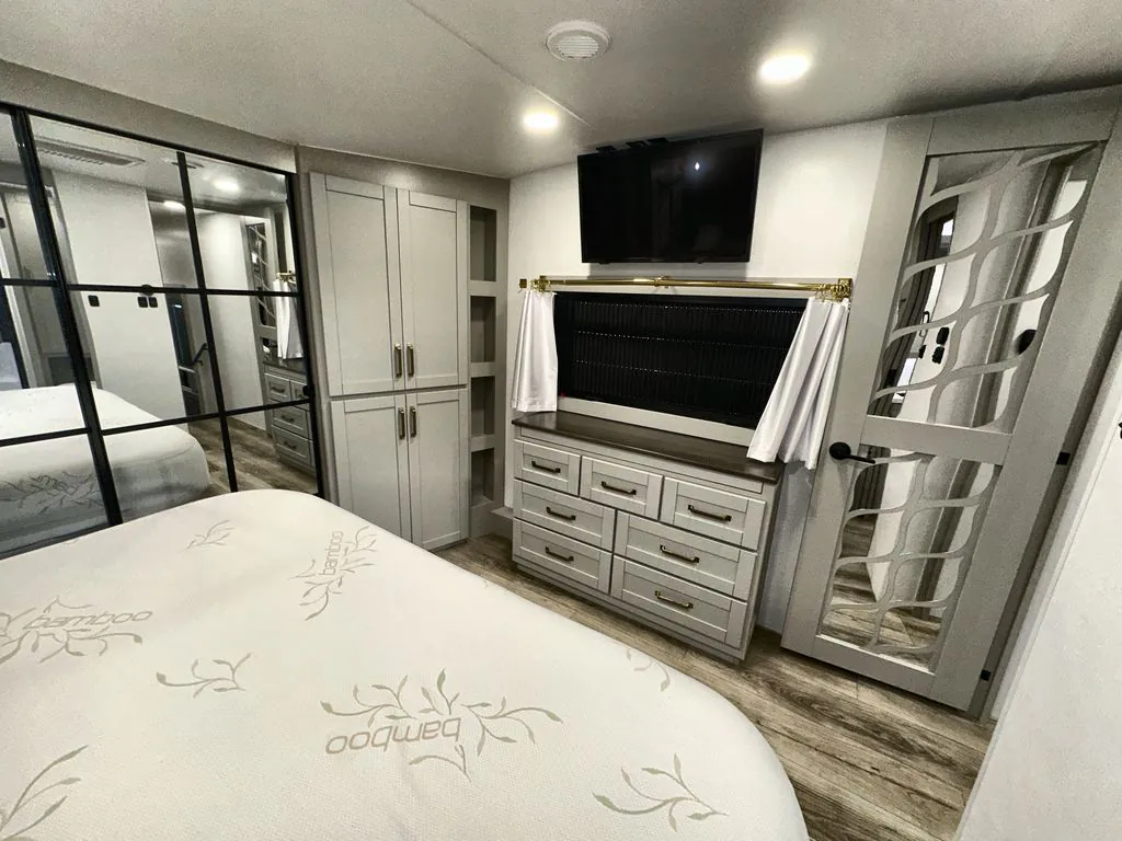 2025 Brinkley Model Z 3400, Photos photo 13