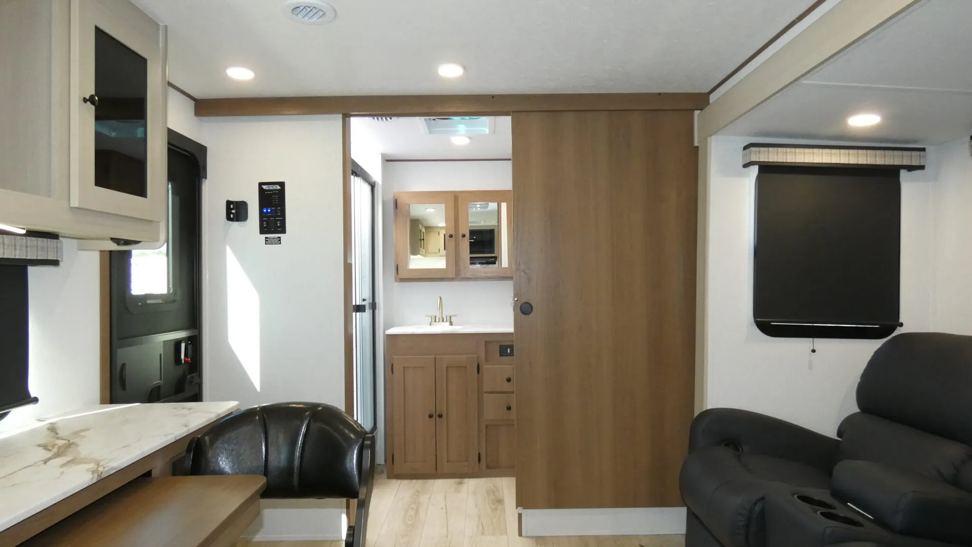 2026 Coachmen Apex Ultra Lite 244RBS - Photo 3