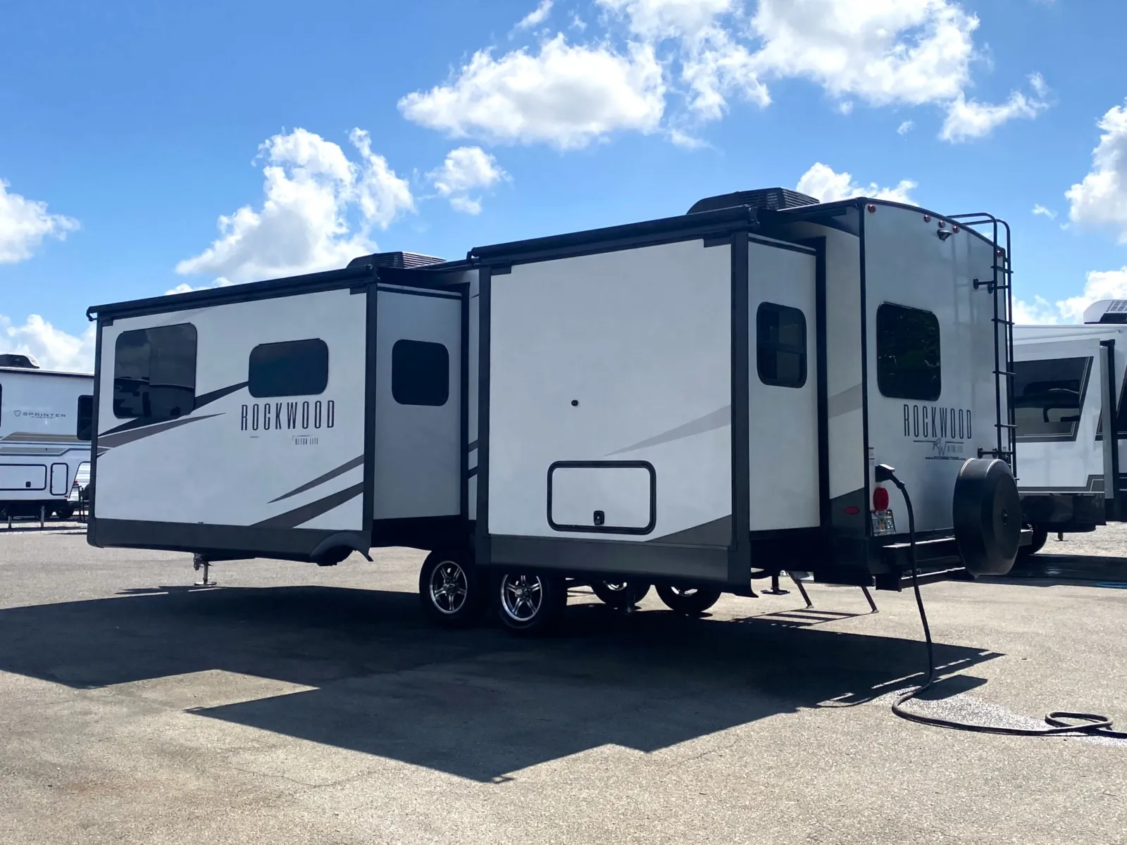2025 Forest River Rockwood Ultra lite 2806BS - Photo 2