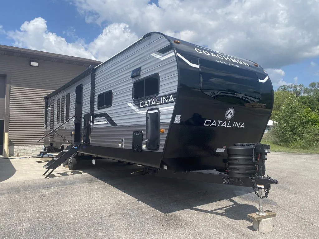 2025 Coachmen Catalina Legacy Edition 333FKTS - Photo 2