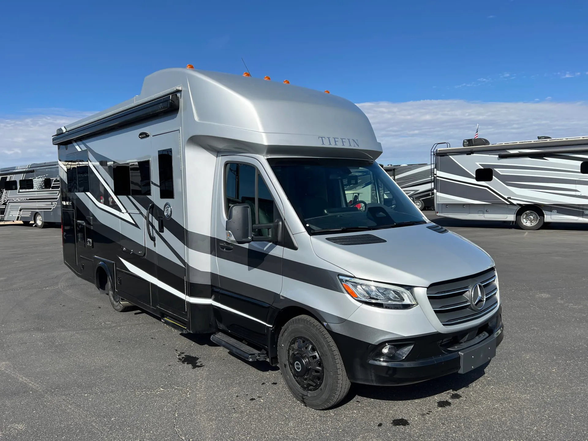 2027 Tiffin Wayfarer 25 XLW dealer photo 1 from La Mesa RV Center