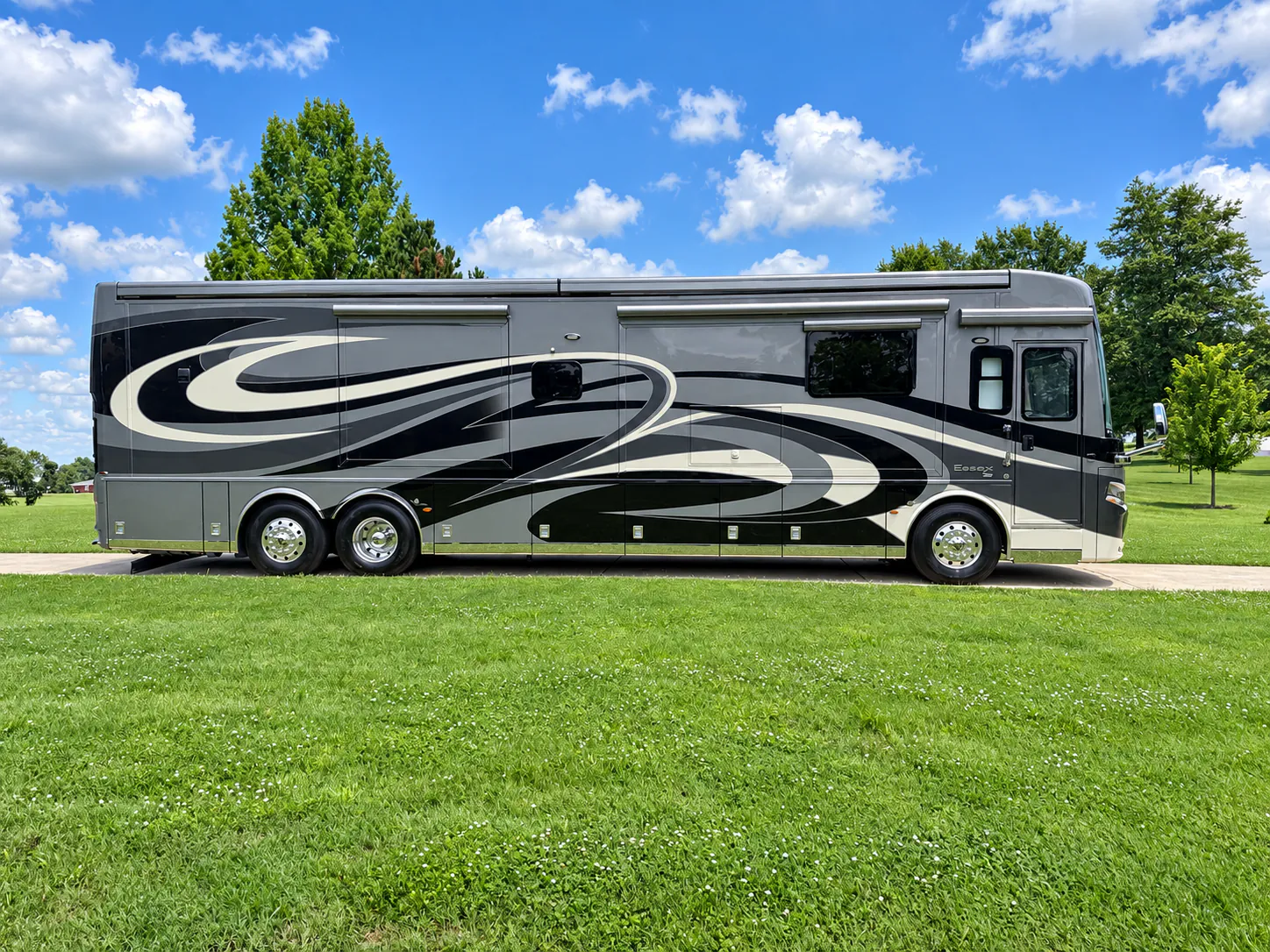 2019 Newmar Essex 4543 - Photo 4