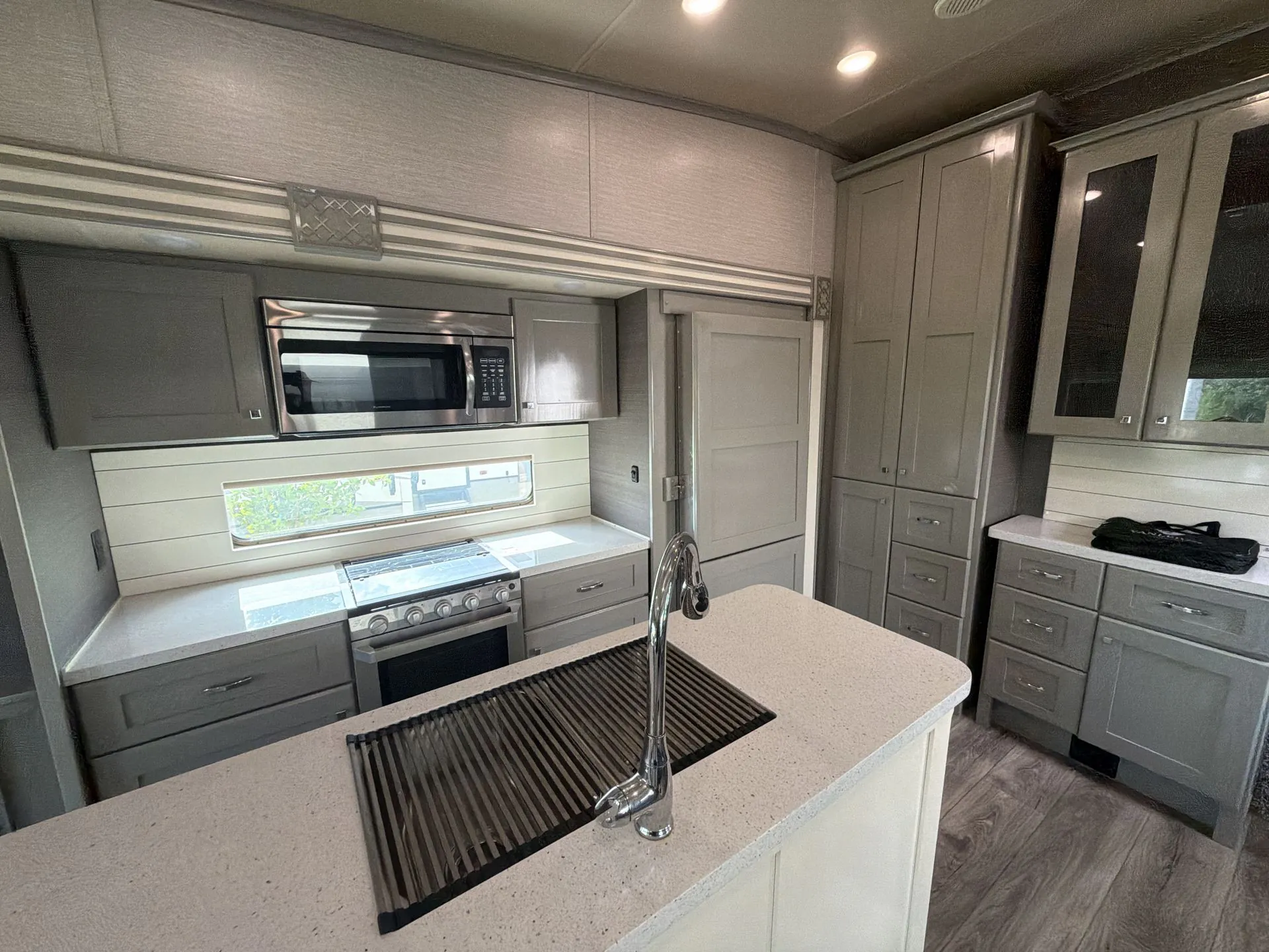 2021 VanLeigh RV Pinecrest 335RLP - Photo 3