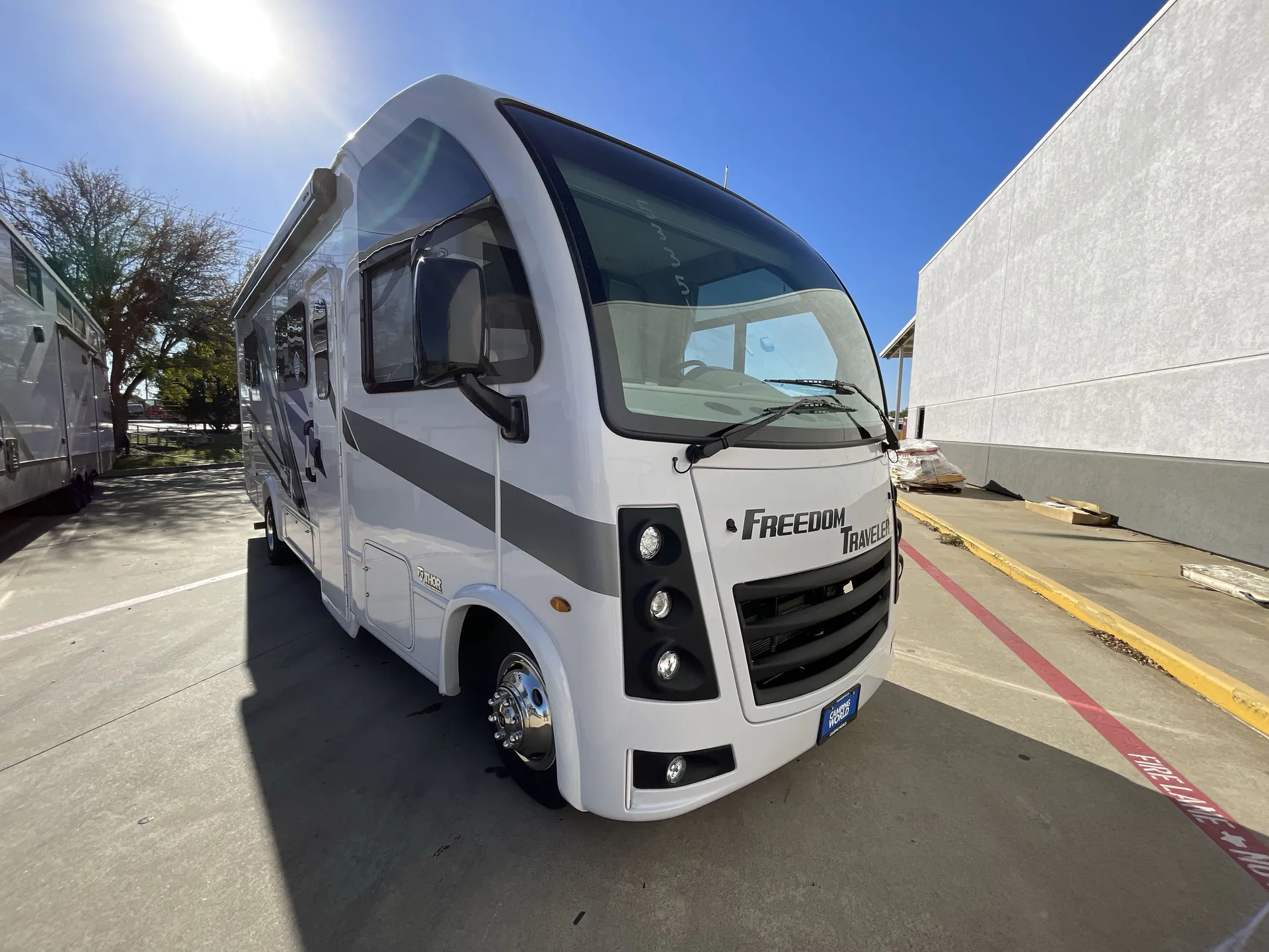 2026 Thor Motor Coach Freedom Traveler A26 - Photo 2