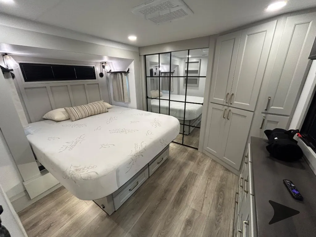 2025 Brinkley Model G 3250, Photos photo 63