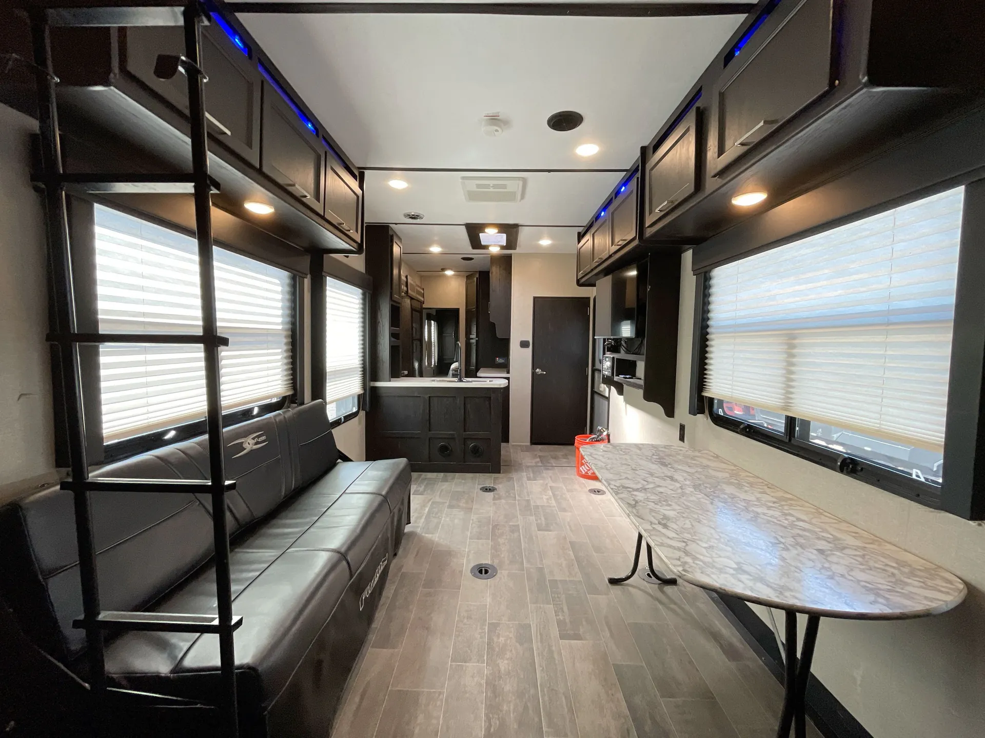 2018 Keystone Impact 3216 — living area main