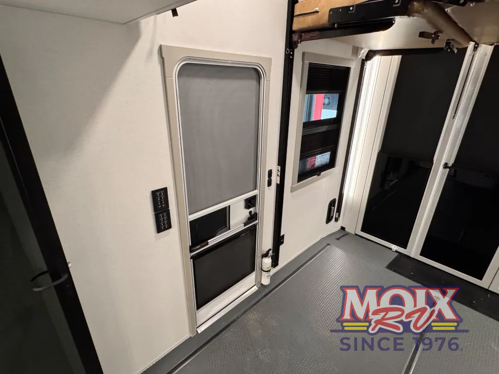 2026 Brinkley Model G 4100, Photos photo 63