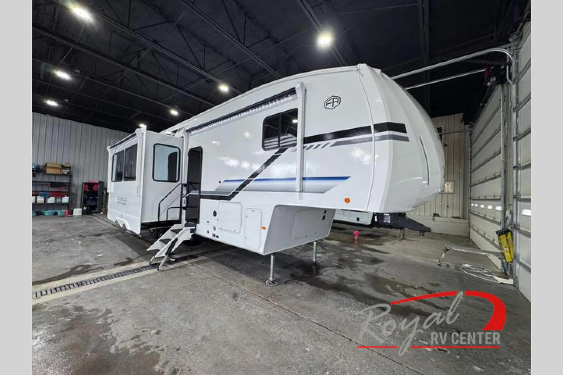 2026 Forest River Cherokee Arctic Wolf 331BH - Photo 2