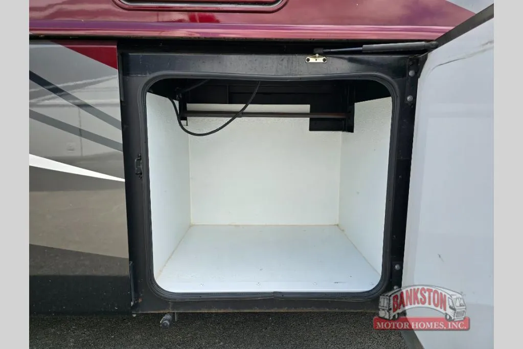 2014 Fleetwood Expedition 40X - Photo 4