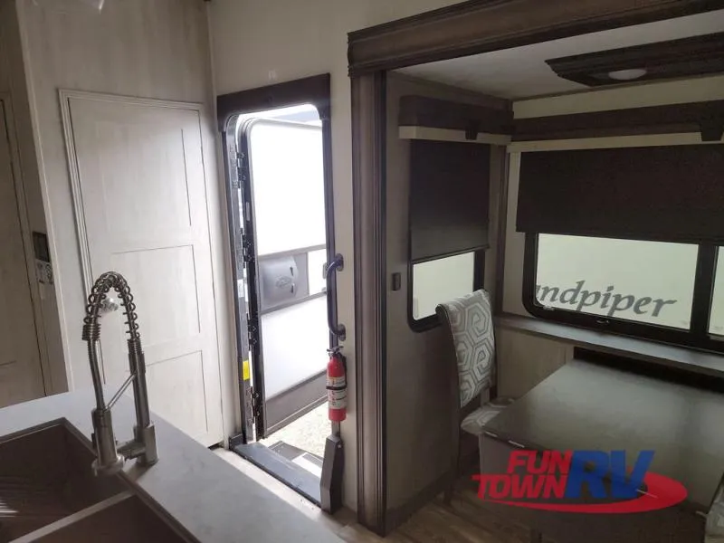 2023 Forest River Cardinal Luxury 380RLX - Photo 4